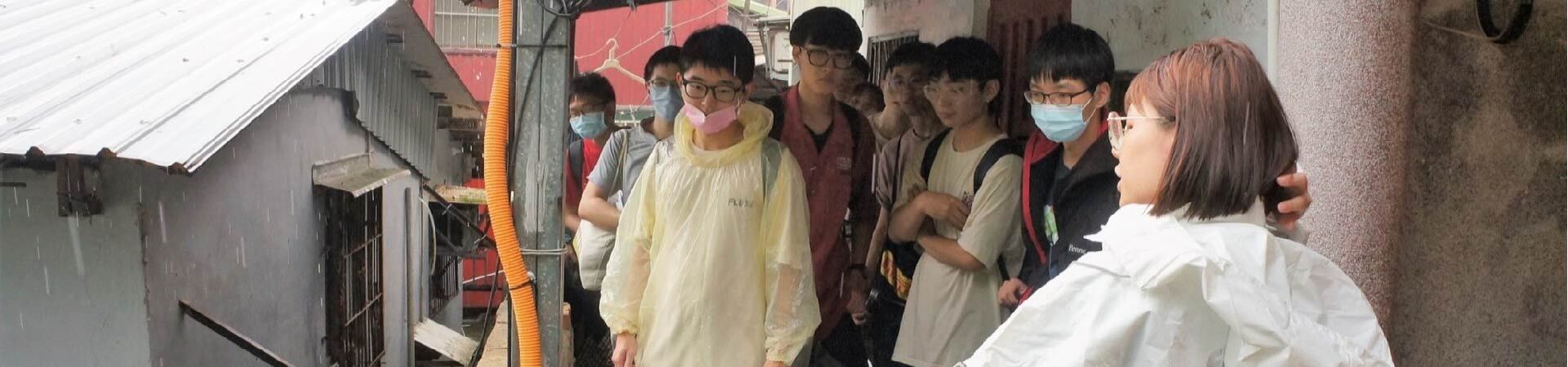 112年於芳蘭山邊坡安裝加速規、溫溼度計及雨量筒等監測儀器圖片